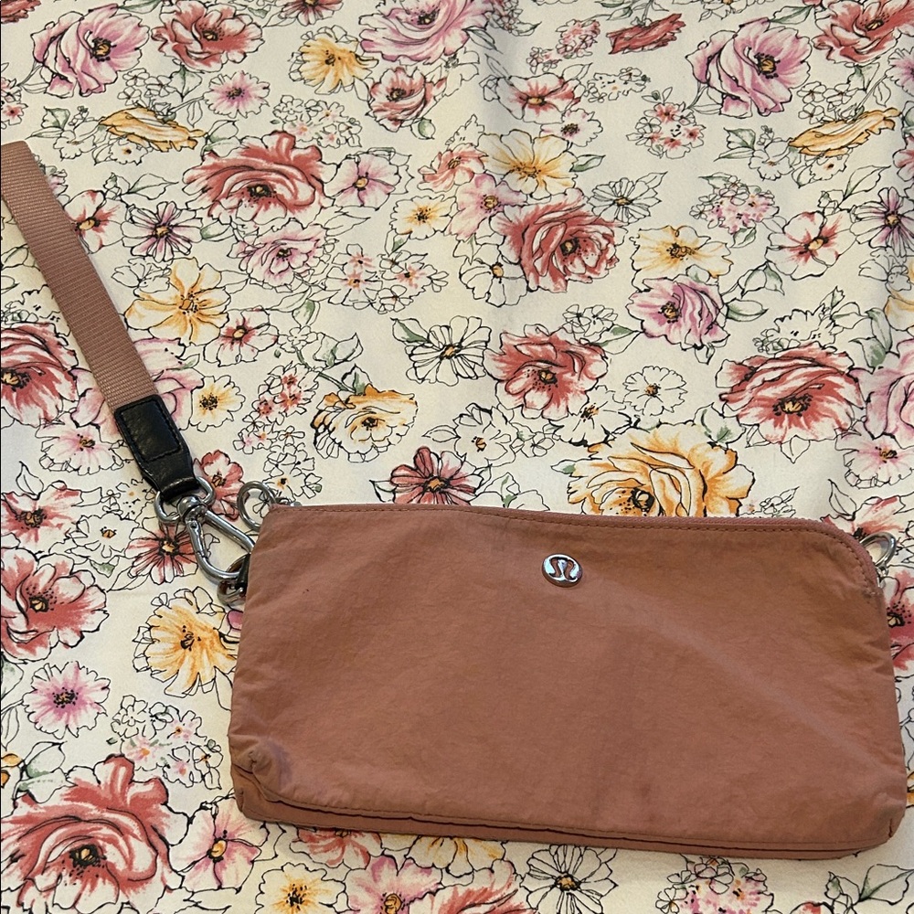 lululemon athletica Mauve Wristlet Clutch